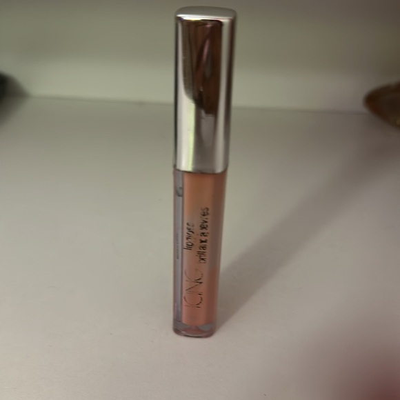 makeup - Picture 3 of 8